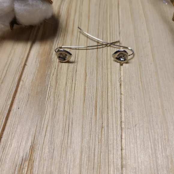 Super Cute Calily Earrings in SILVER plating - Picture 7 of 9